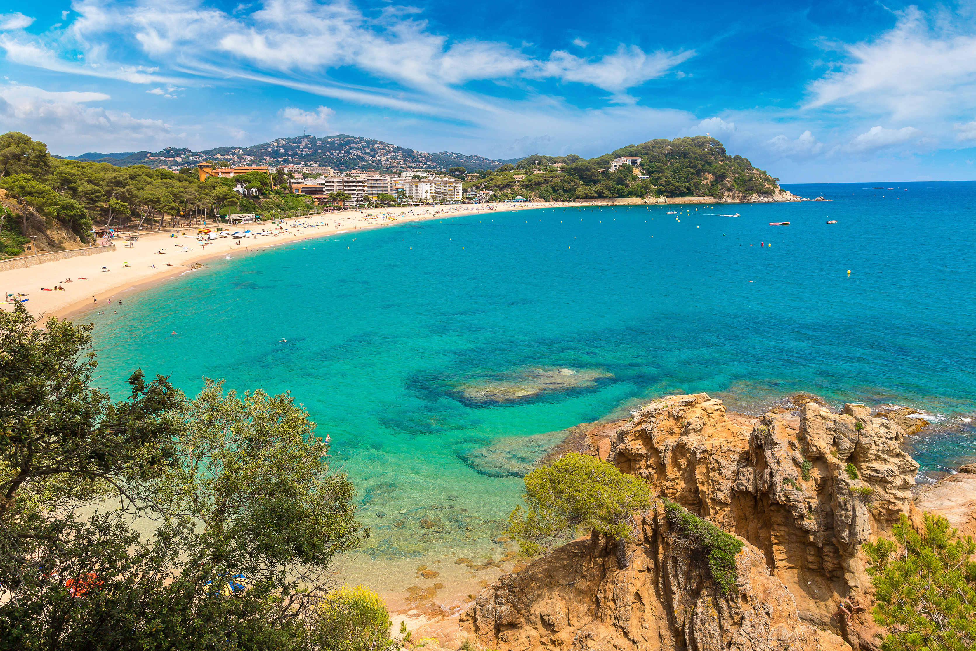 L’attribut alt de cette image est vide, son nom de fichier est Costa-Brava-Lloret-strand.jpg.